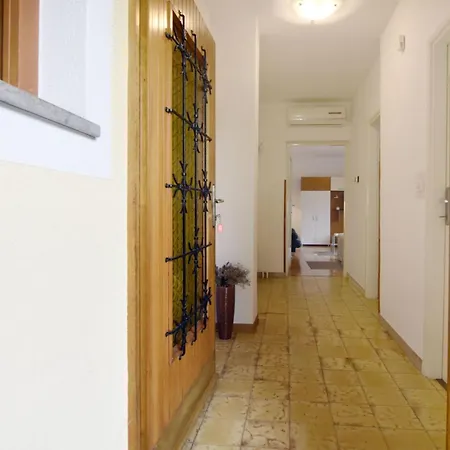 Elizabeta By Interhome Apartman